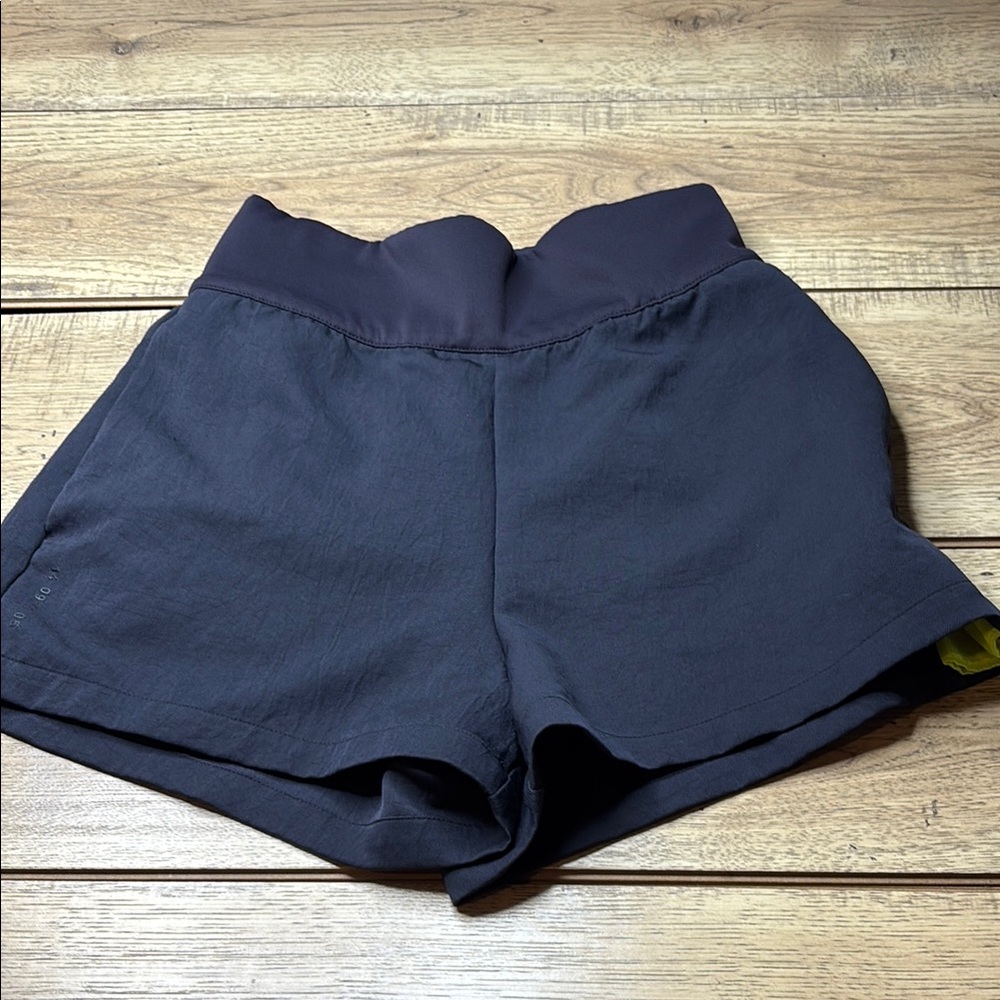 Women’s Nike Sports Tech Pack Woven Shorts Size Medium